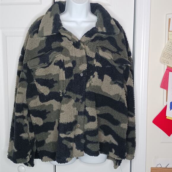 Love + Joy Camouflage Print Button Up Fleece Jacket NWT - Picture 2 of 10